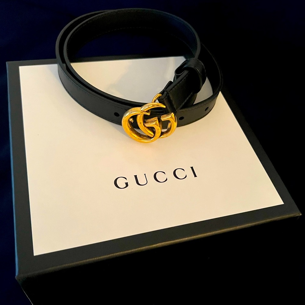 Gucci skinny belt in black! Practically new, with dust bag and box!